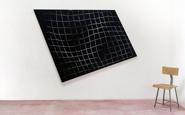 © Serena Amrein, 177 knoten. 2022, Pigmentpulver auf grundiertem Leinengewebe, 170 × 240 × 4,5 cm, Atelier Serena Amrein, © Foto aus dem Atelier Serena Amrein