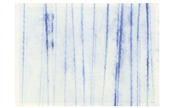 © Serena Amrein, Seil. go!. 2011, Blaues Pigmentpulver auf kariertem Papier, 45 × 63 cm