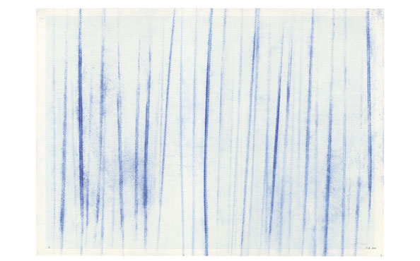 © Serena Amrein, Seil. go!. 2011, Blaues Pigmentpulver auf kariertem Papier, 45 × 63 cm