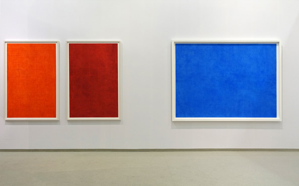 © Serena Amrein, dot L1. 2023, Pastellkreide auf Papier, je 150 × 200 cm, Art Cologne 2023 mit galerie & edition hoffmann, Friedberg (D) © Foto von Serena Amrein
