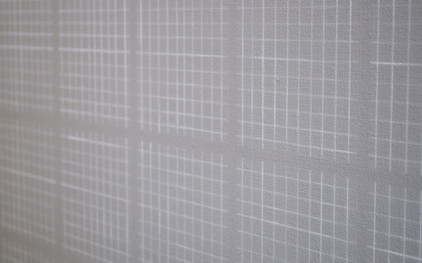 © Serena Amrein, einhundertund. 2014, Weißes Pigmentpulver auf grundiertem Baumwollgewebe
