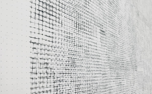 © Serena Amrein, gitterraum. Detail, 2020 und 2021, Bleistift, flüssige Pigmentfarbe auf Papier, 108 × 160 cm