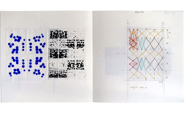© Serena Amrein, vierfach blau 1, 2024, Skizzenbuch, Doppelseite 21 × 42cm, © Foto von Serena Amrein