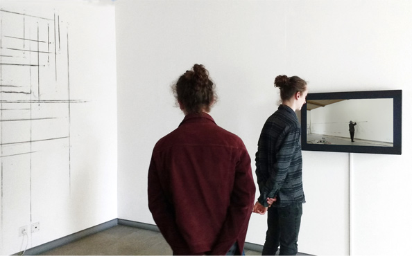 © Serena Amrein, zungenschlag, 2018, Besucher im Kunsthaus Zofingen (CH)